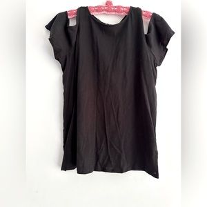 🖤 Black open shoulder LOFT top